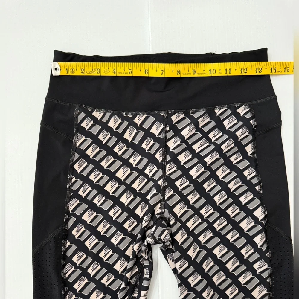 Sweaty Betty Zero Gravity Leggings - Black and Gray Geometric - M